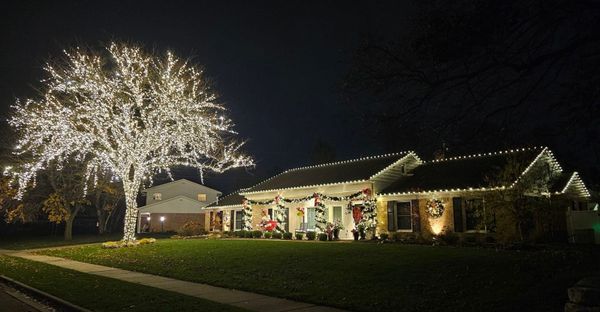 Submit Nominations for ELi's Second Annual Holiday Lights Contest!