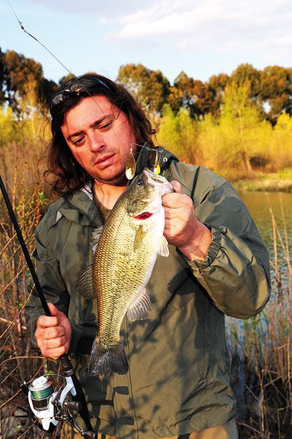 Black Bass in Acque Limpide