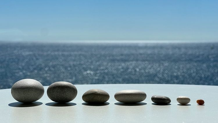 The Minimalism–Mindfulness Connection: Why the Two Practices Naturally Belong Together