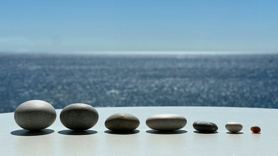 The Minimalism–Mindfulness Connection: Why the Two Practices Naturally Belong Together