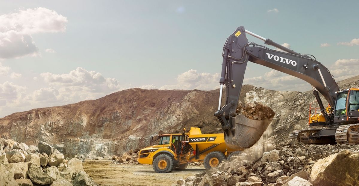 SO SÁNH MÁY MÓC THIẾT BỊ CỦA VOLVO VÀ KOMATSU - HÃNG NÀO TỐT HƠN?