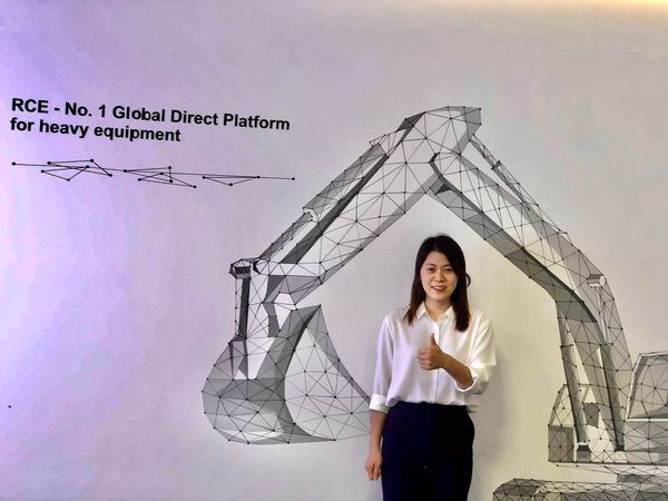 Claire – Cô gái nhỏ ngành ngôn ngữ Anh trở thành chuyên viên bán hàng: “Hãy cứ trải nghiệm!”