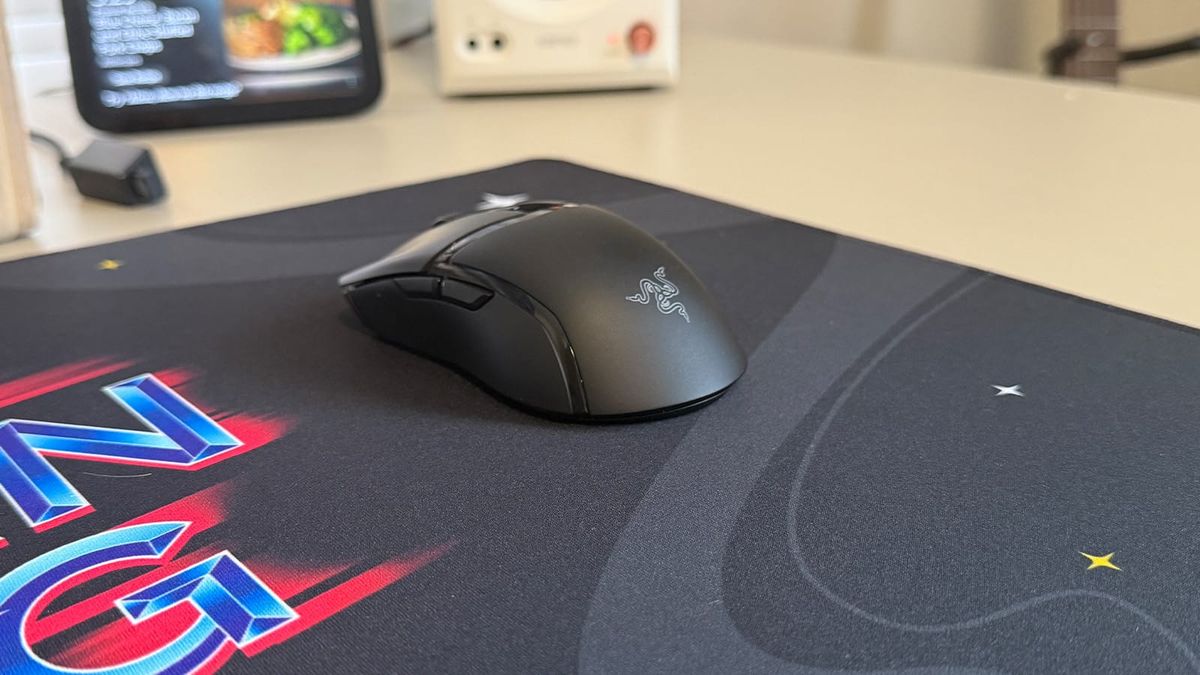 Cobra HyperSpeed left side with buttons visible