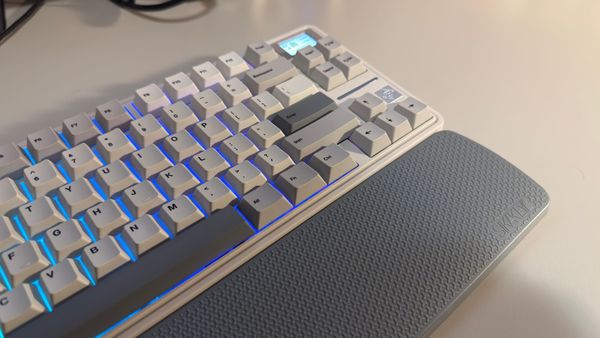 Sikakeyb Castle HM80 keyboard review: 80's revisited