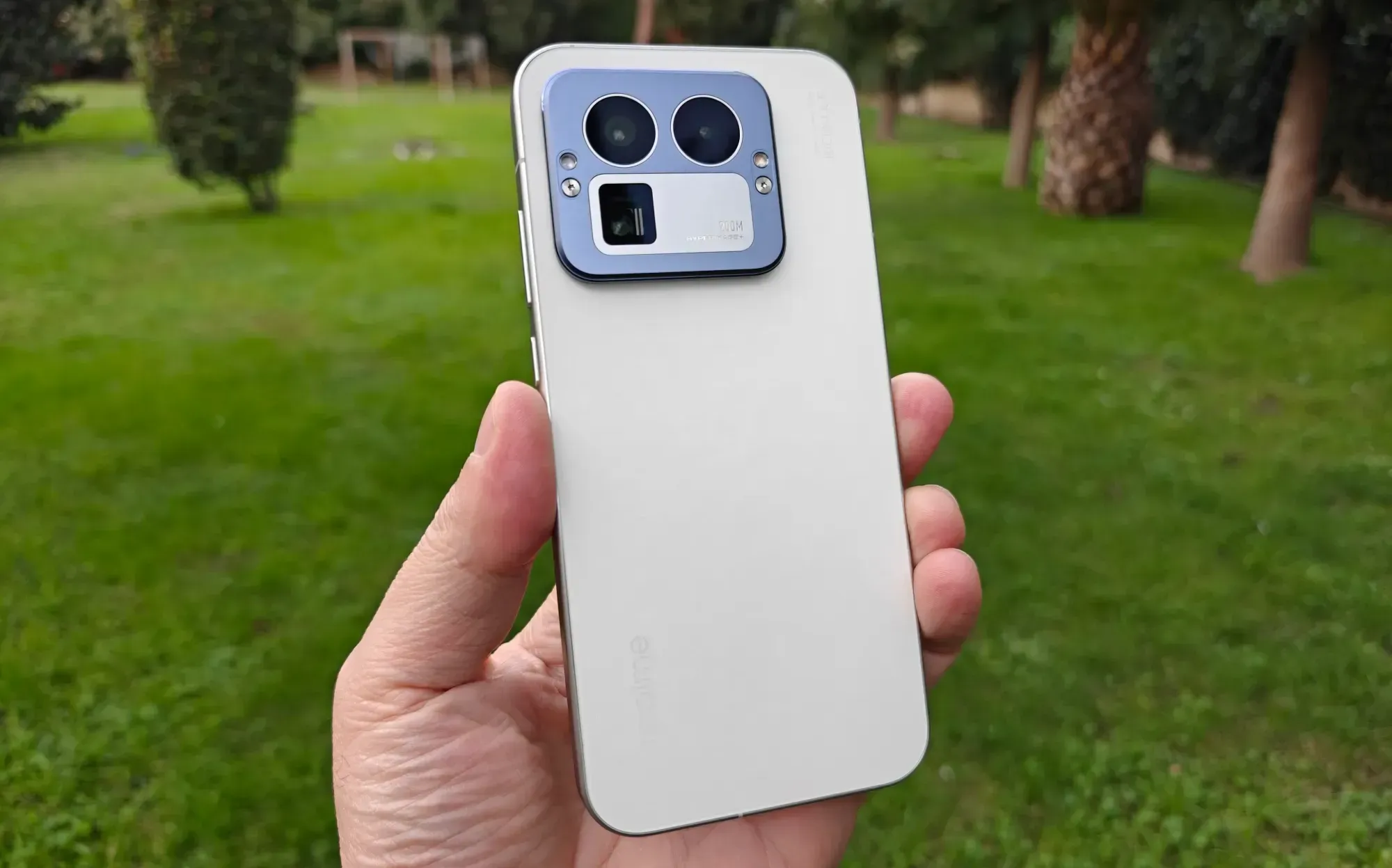 Il design del Gt8 Pro, perfettamente integrato con il telaio, rende la cover resistente alle impronte digitali e conferisce al telefono un'identità unica