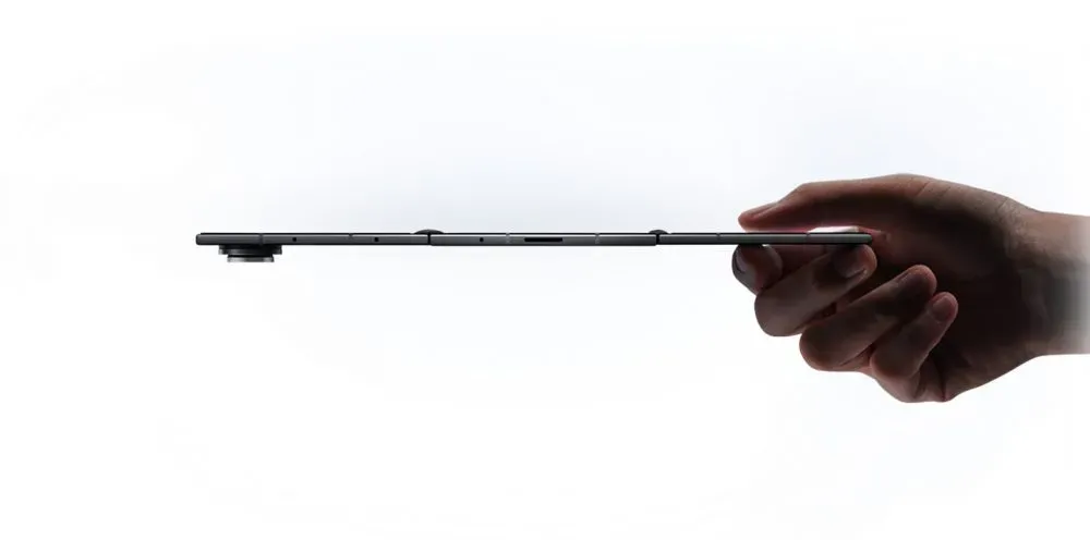 Grazie ad una struttura a doppio binario, le cerniere dello smartphone lavorano in perfetta sinergia per garantire una piega più fluida e stabile