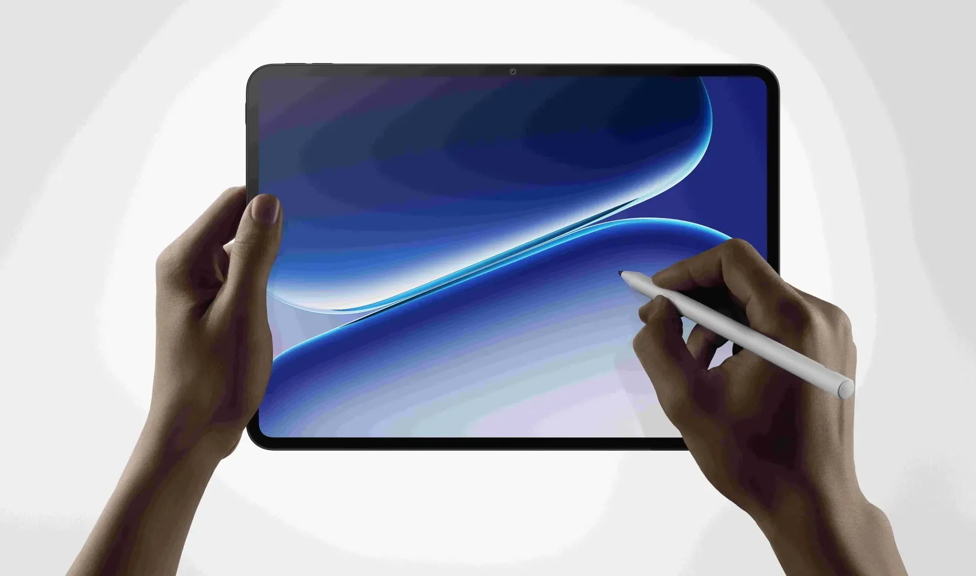 Con un ampio screen-to-body ratio dell’88,5%, il display offre una copertura colore DCI-P3 al 98%, una luminosità HBM di 900 nit e supporta Dolby Vision per la riproduzione multimediale