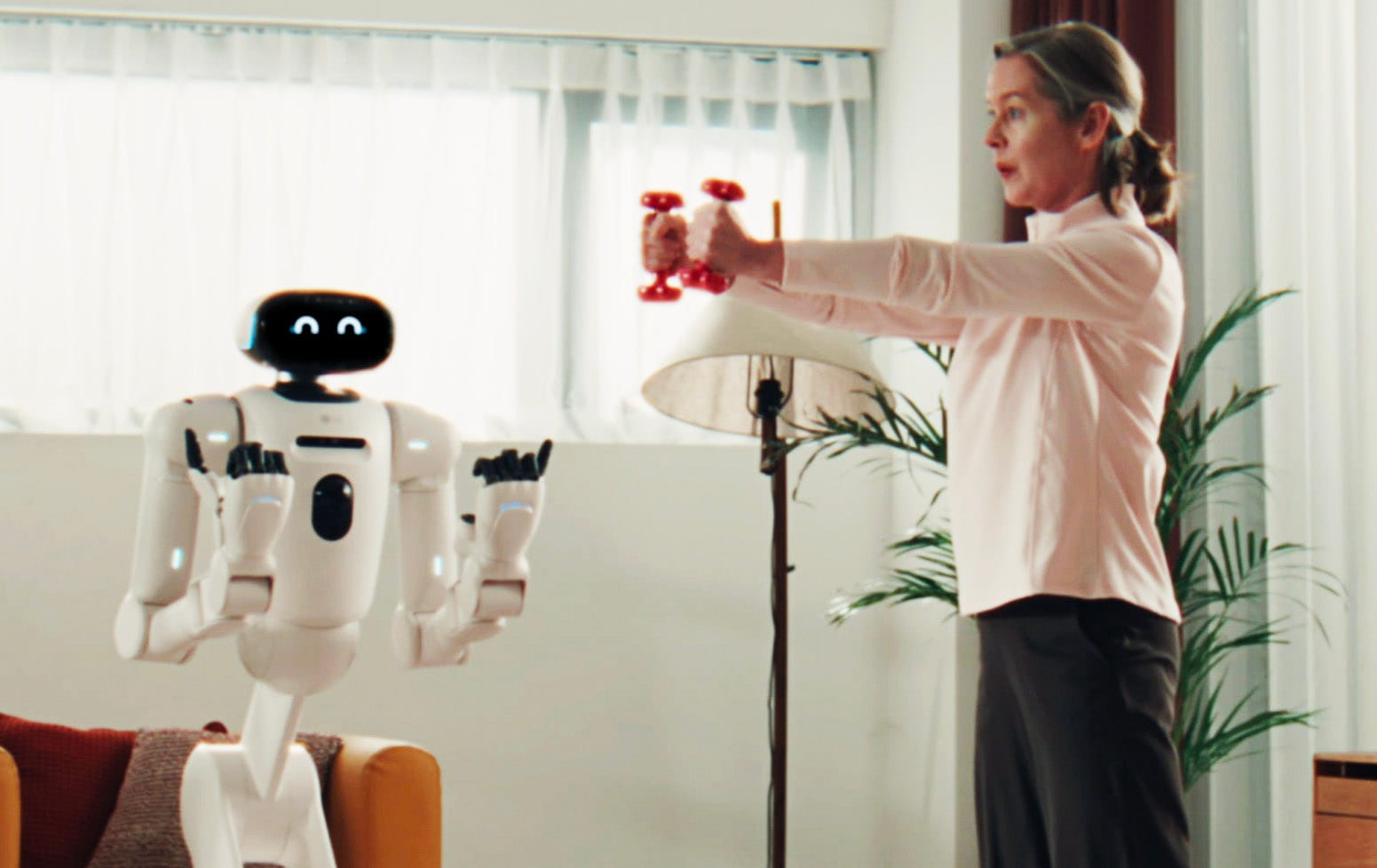Lg vuole porre le basi per una casa dove le faccende domestiche siano affidate a robot e dispositivi intelligenti