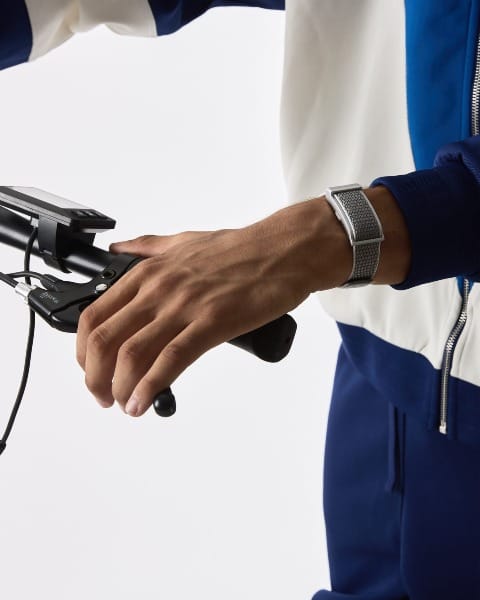 Nilox Onair non rinuncia al comfort e alla personalizzazione: ogni confezione include un doppio cinturino morbido e traspirante