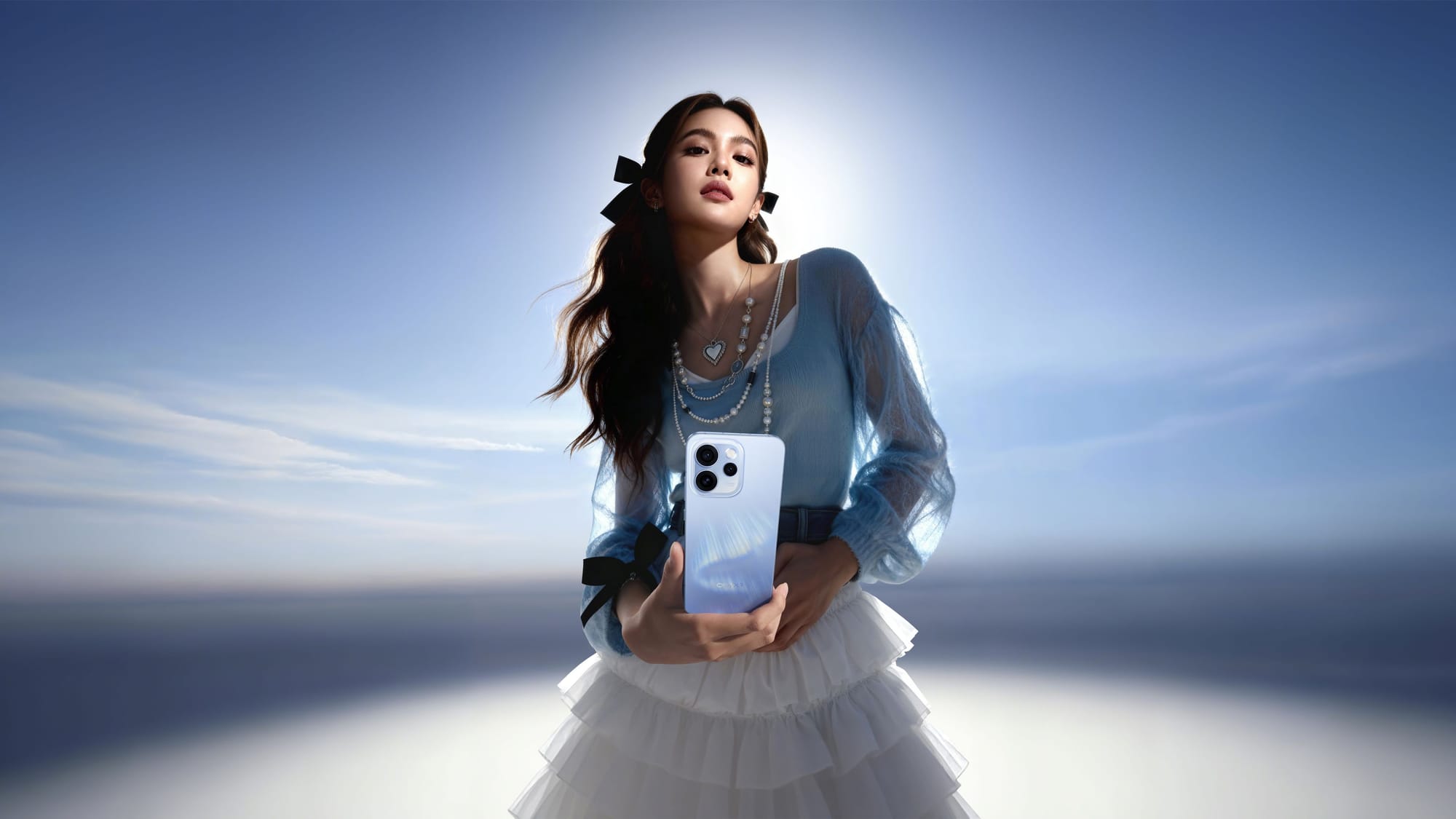 L’innovativa fotocamera selfie ultra-wide da 50MP con un campo visivo di 100°, permette di includere facilmente interi gruppi di persone o ampi paesaggi nell’inquadratura