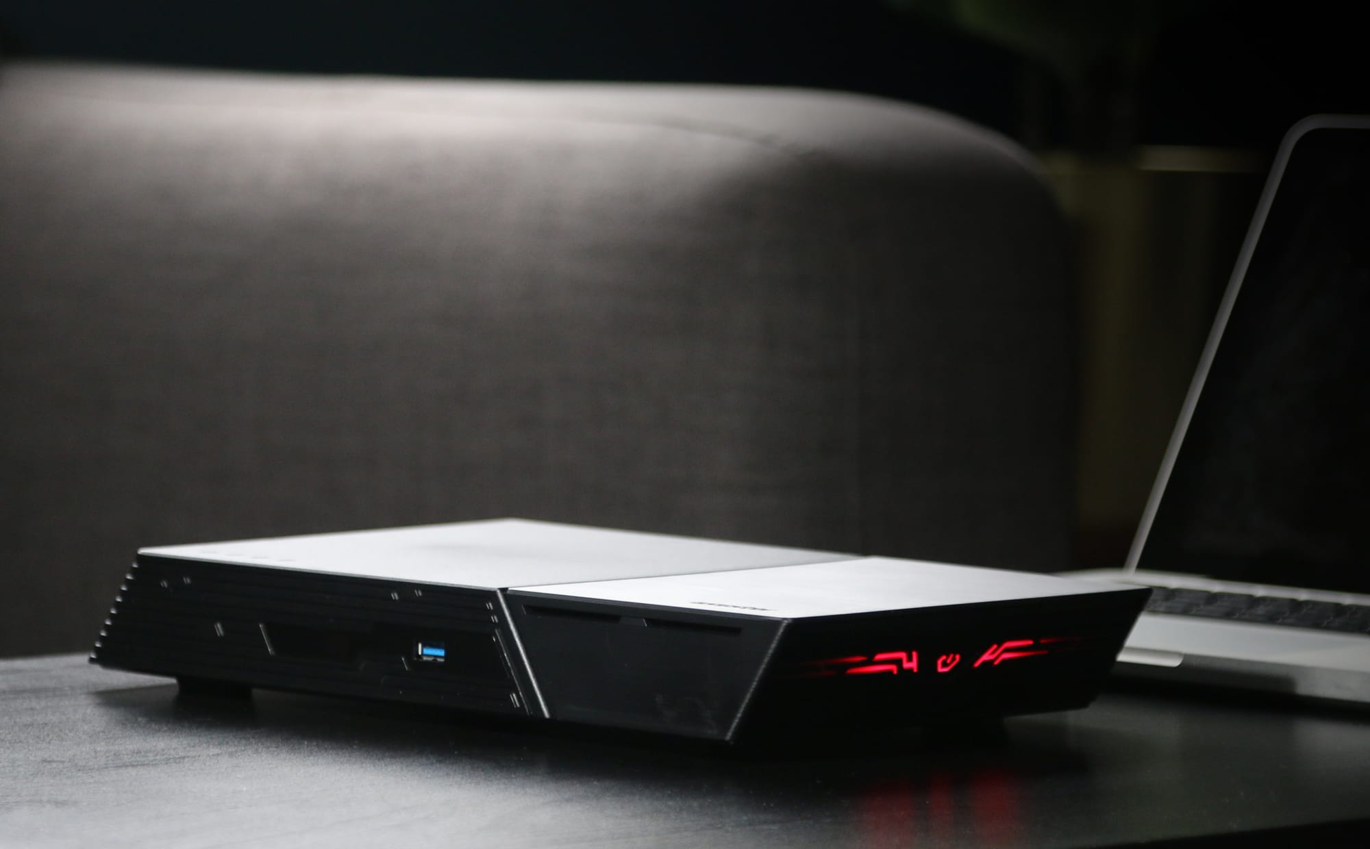La connettività veloce consente il trasferimento di file audio pesanti e la gestione di più zone di ascolto simultanee senza rallentamenti