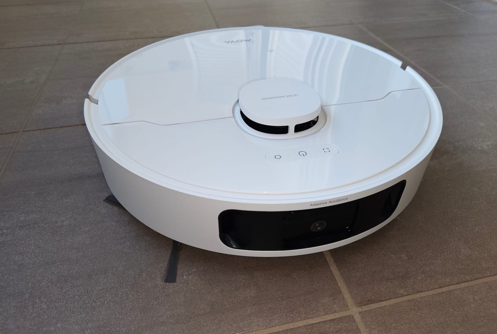 MOVA E40 Ultra: la parte anteriore include i sensori e il sistema di navigazione