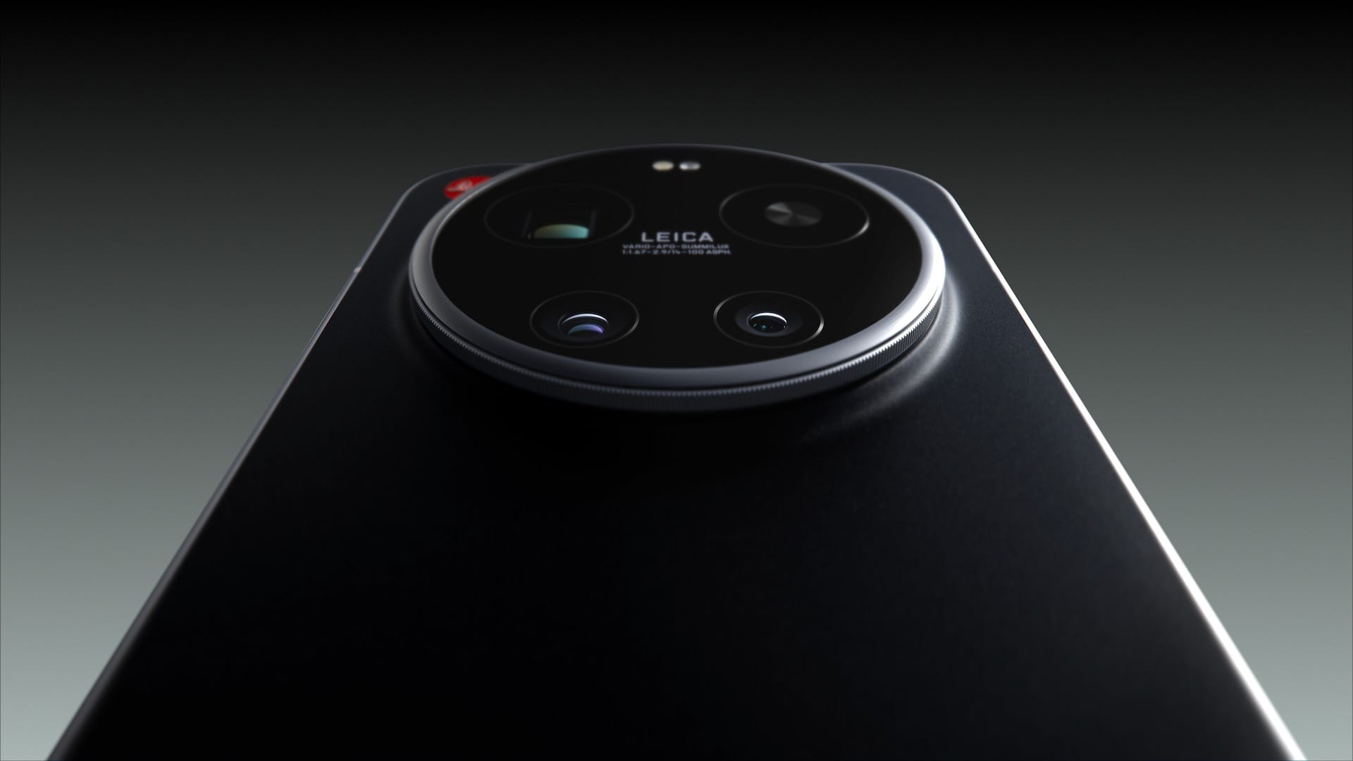 Leica Leitzphone powered by Xiaomi presenta un innovativo Leica Camera Ring, una ghiera fisica con finitura zigrinata che restituisce la sensazione di una vera fotocamera con zoom