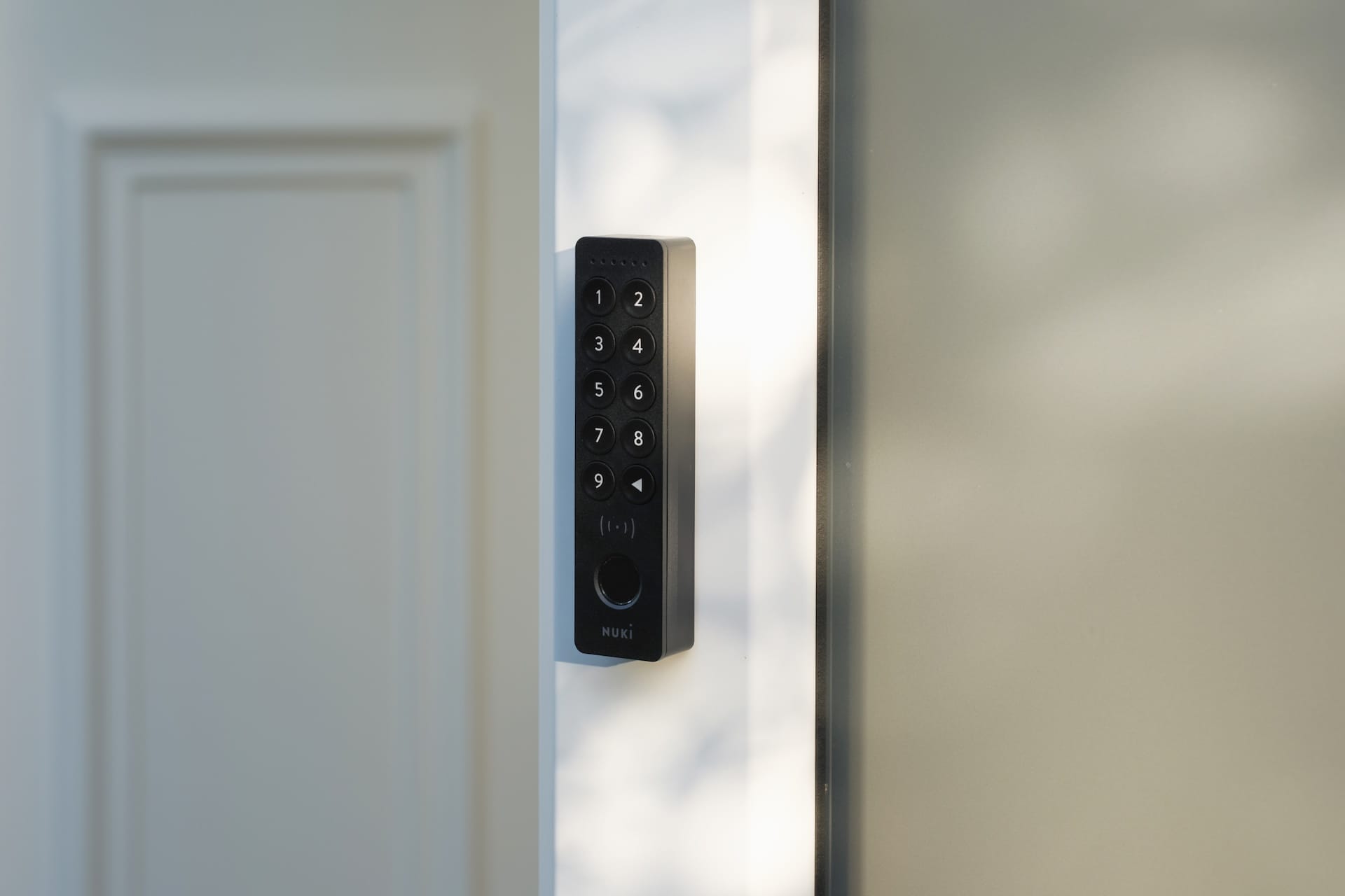 l nuovo Keypad può memorizzare fino a 20 impronte digitali, 35 chiavi Tap-to-Unlock e 200 codici di accesso