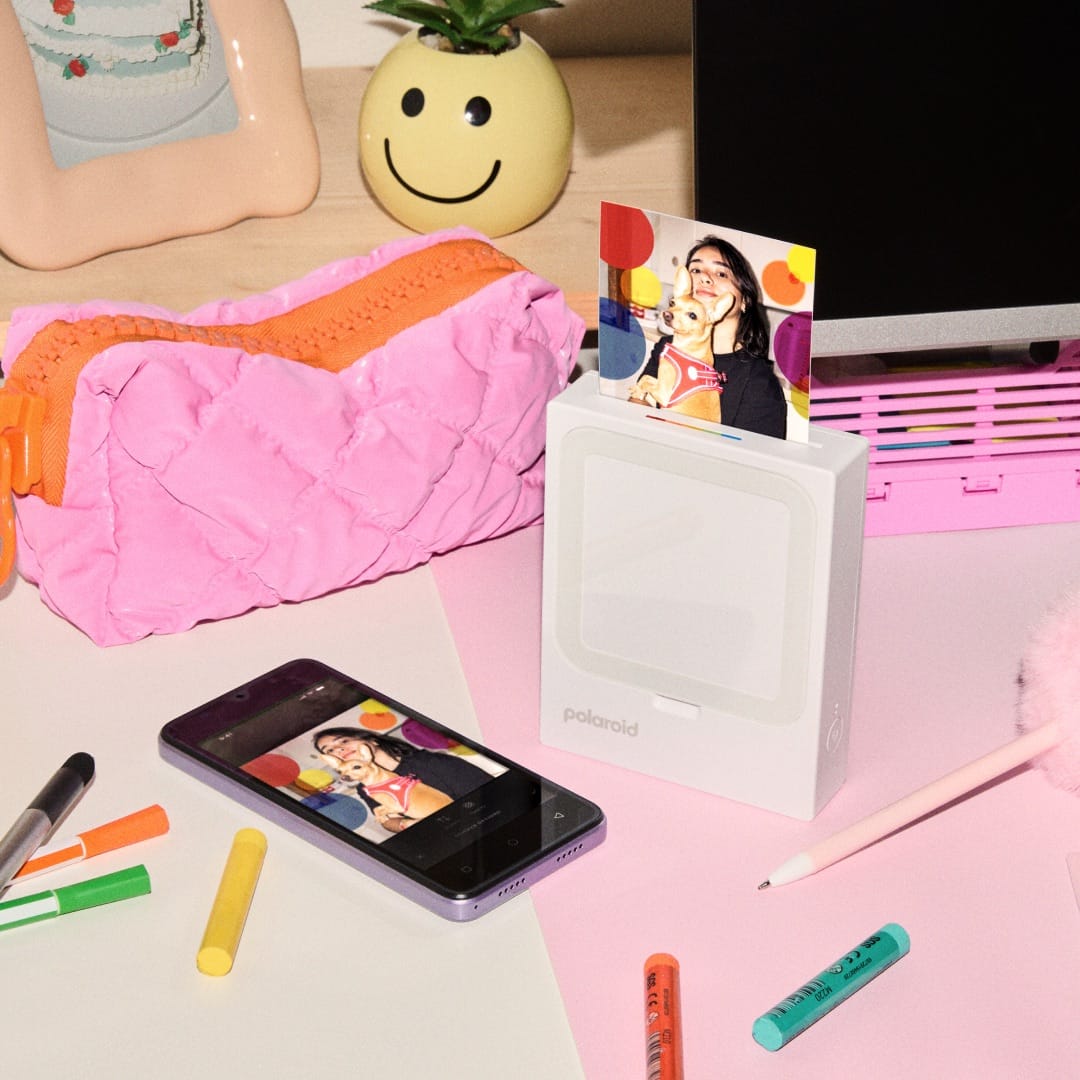 La creatività continua con l’app Polaroid Hi-Print, che permette di personalizzare ogni stampa