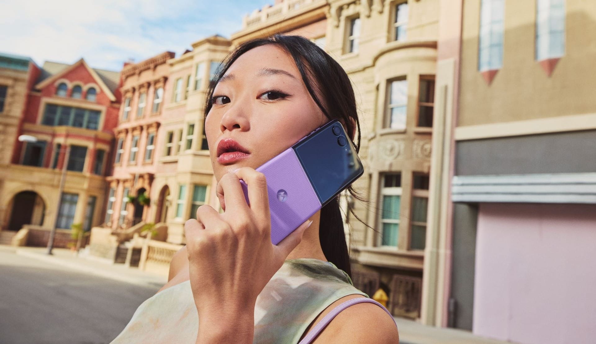 Motorola razr 70 plus offre un display esterno da 4,0" nonché un ampio display Amoled da 6,90"