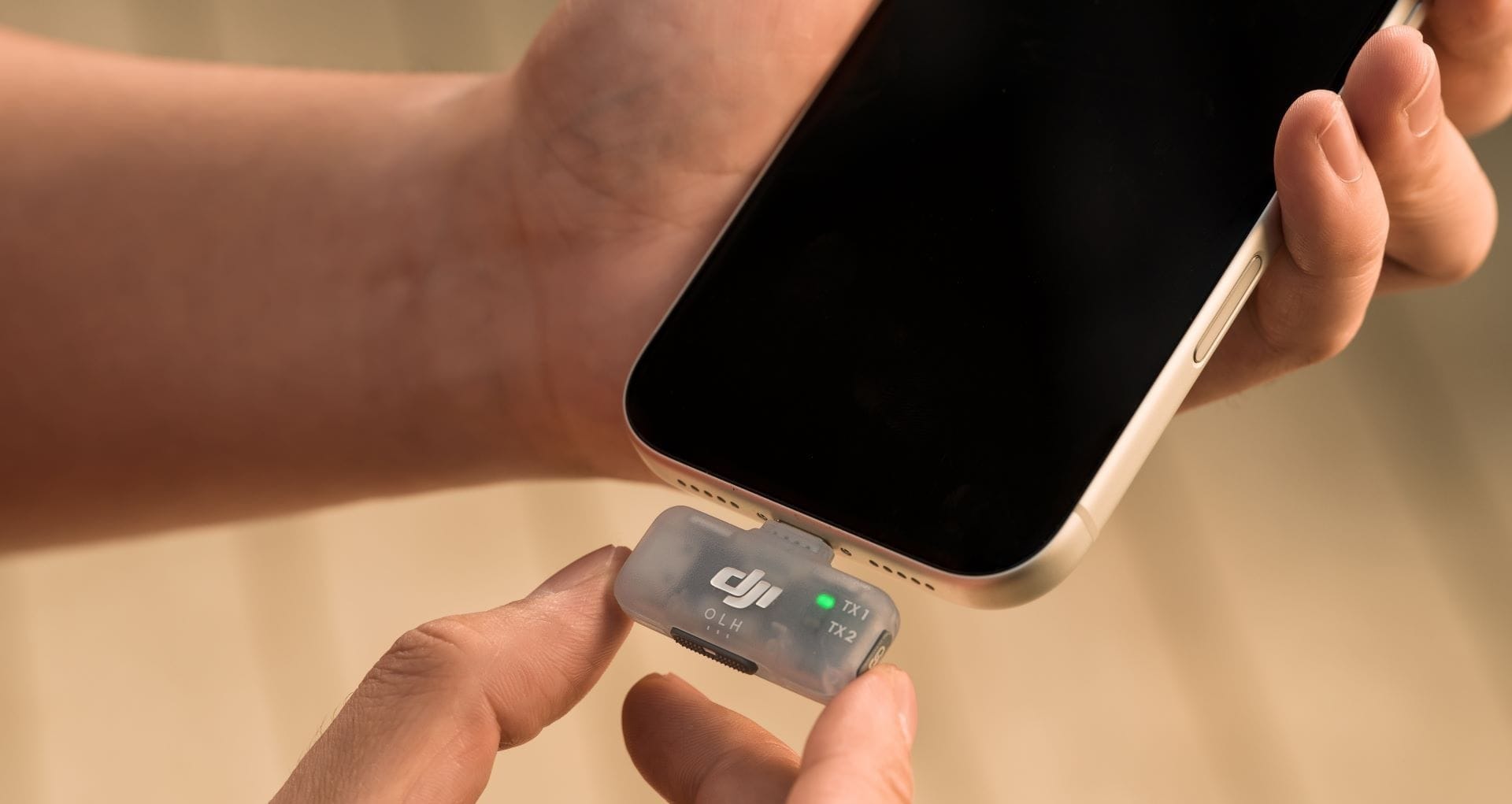 Nella foto sopra il ricevitore Mic Mini che si aggancia allo smartphone tramite presa usb-c