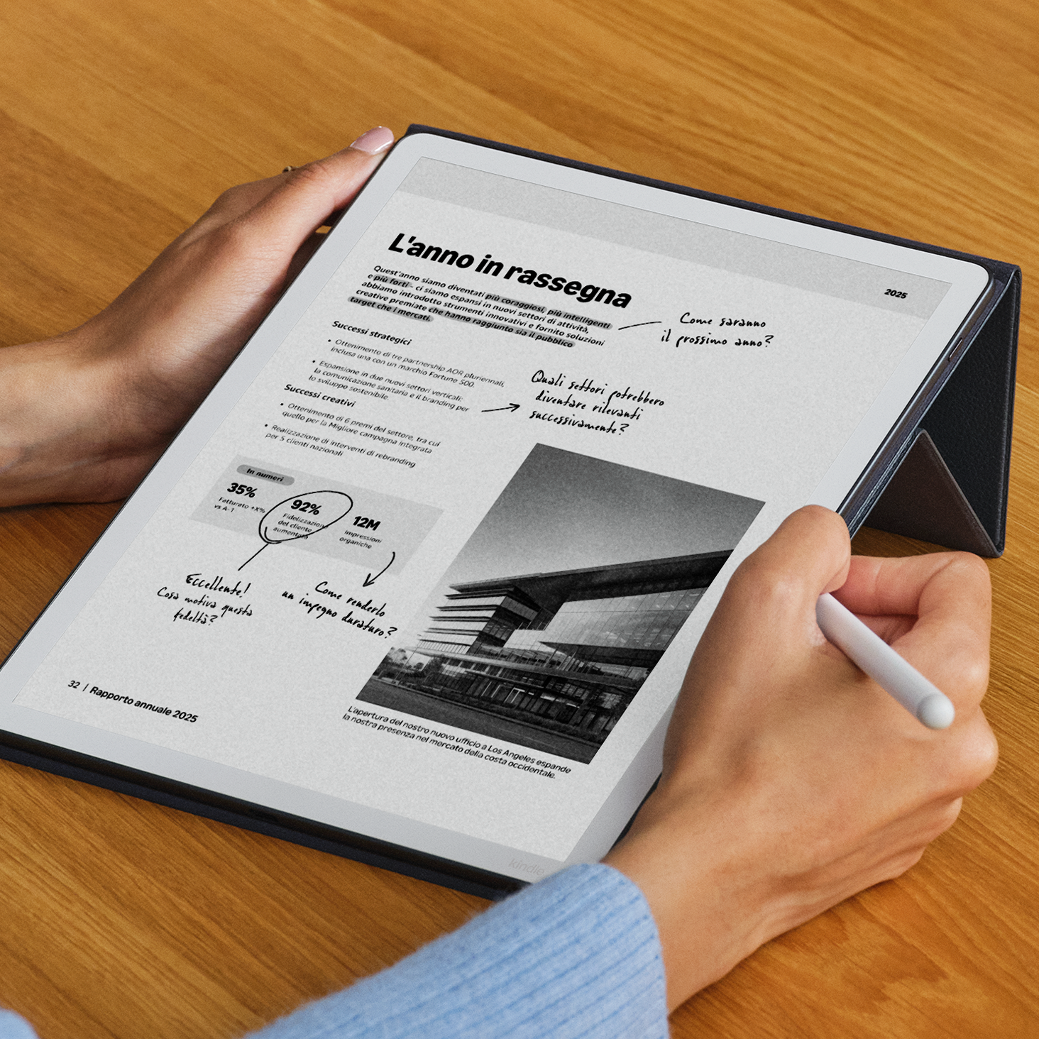 Lo schermo antiriflesso del nuovo Kindle Scribe misura 11 pollici