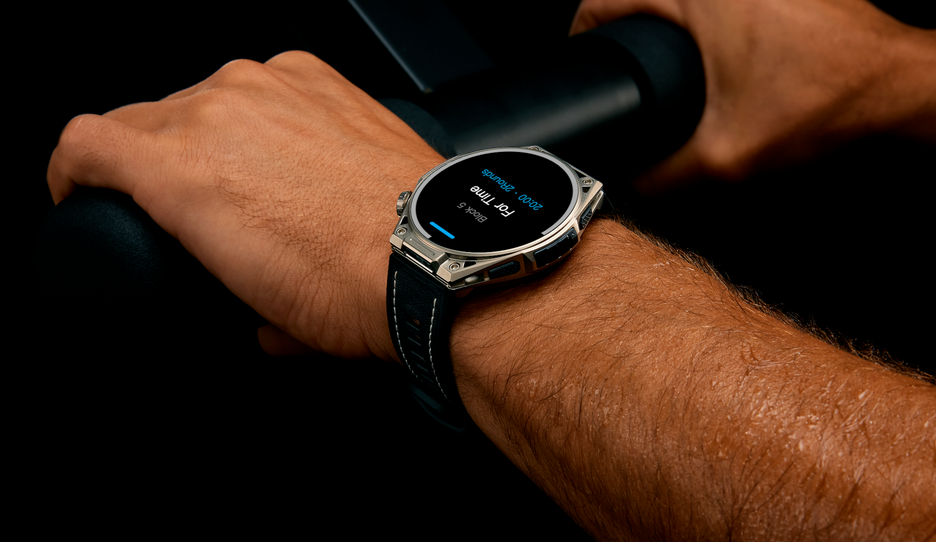 Un'anteprima degli allenamenti in corso, insieme al tempo trascorso, è disponibile sia sullo schermo dell'orologio sia nell'app Zepp .