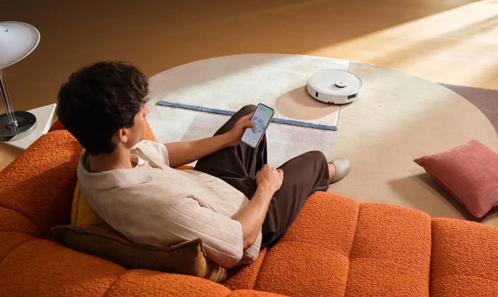 Attraverso l'app Roborock e il sistema SmartPlan 3.0, il robot individua automaticamente la strategia di pulizia più efficace