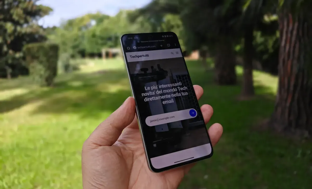 Display del OnePlus Nord CE5 5G all'aperto