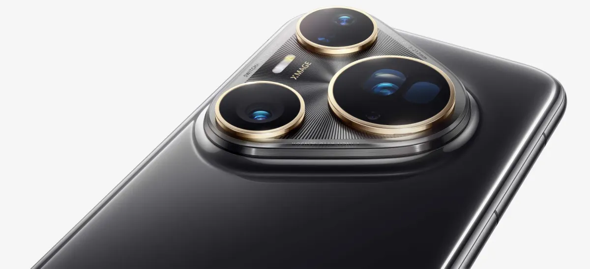 La lente del Pura 80 Ultra è impreziosita da un elegante anello dorato, che crea l'iconico “Forward Symbol” 