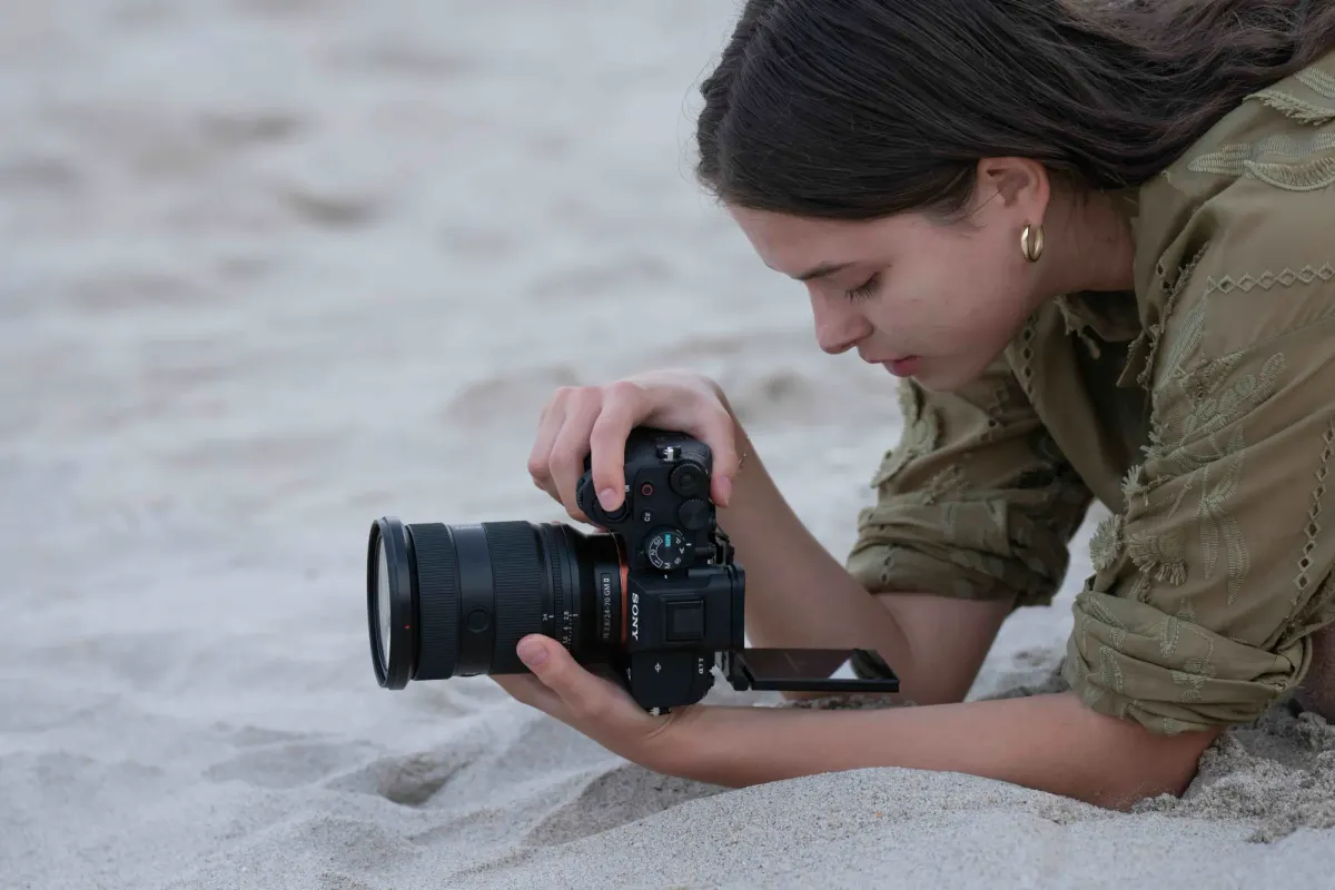 Sony Alpha 7 V porta il riconoscimento dei soggetti basato su IA e le alte prestazioni a un nuovo livello per foto e video