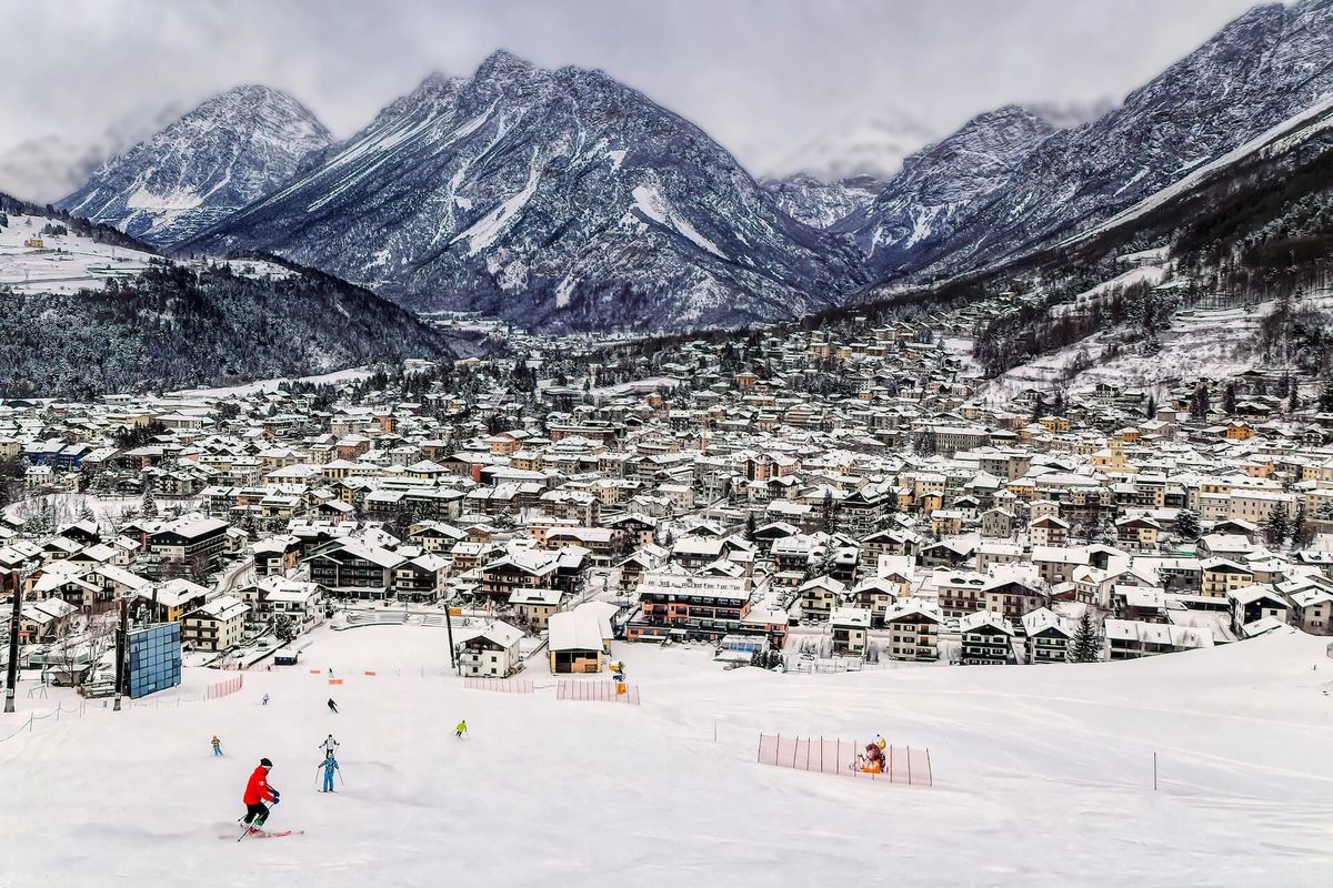 I paesaggi alpini che ospiteranno Milano Cortina 2026, esplorabili attraverso i sentieri suggeriti da AllTrails