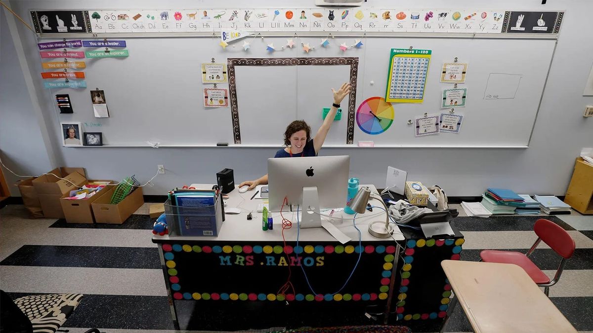La crescita del +25% su idealo delle ricerche tech legate al Bonus Docenti riflette un cambio di tendenza negli acquisti digitali per la scuola