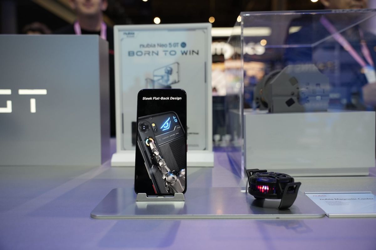 nubia neo 5 gt smartphone gaming con ventola di raffreddamento presentato al mwc 2026