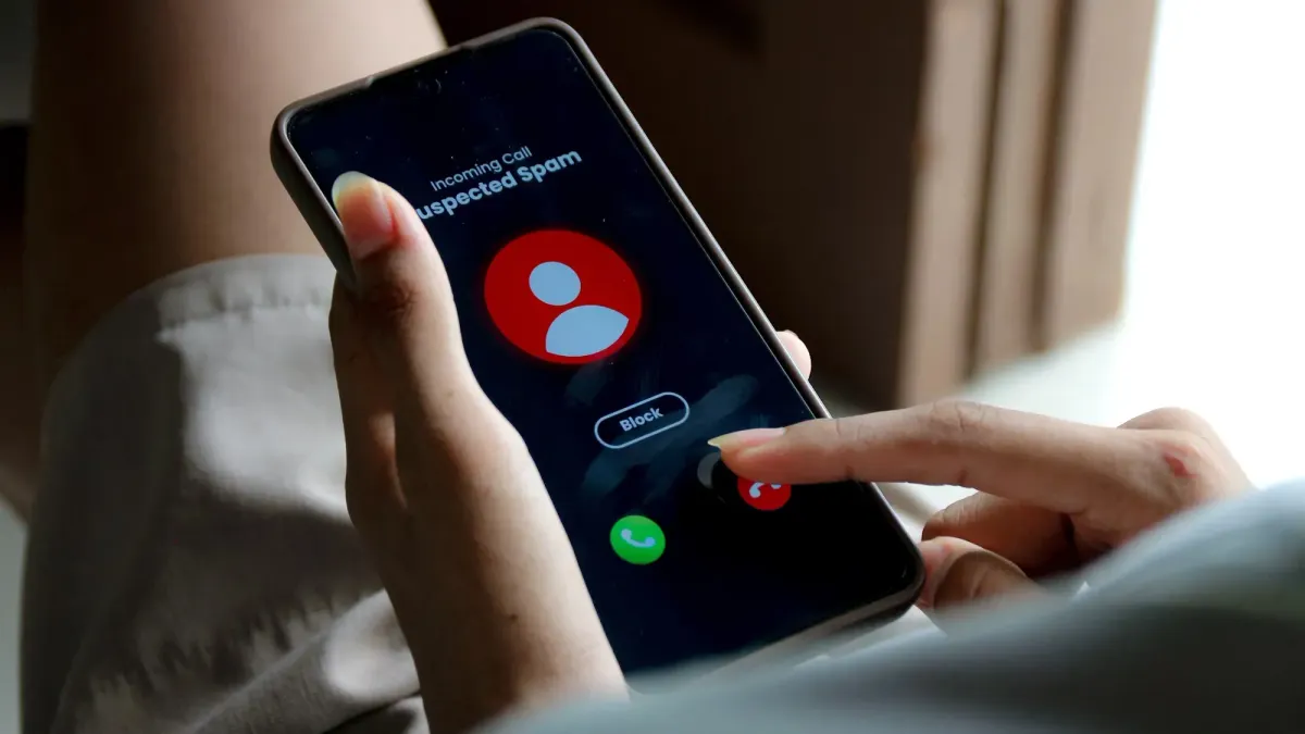 Frodi telefoniche in Italia: 559 milioni sottratti in tre anni. Devia è l'app per bloccarle