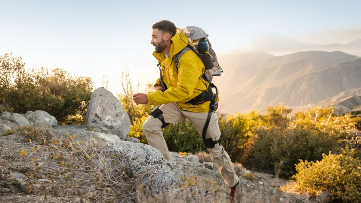 Hypershell X Series è il nuovo esoscheletro intelligente, progettato per ridurre lo sforzo fisico durante escursioni, trekking e attività outdoor