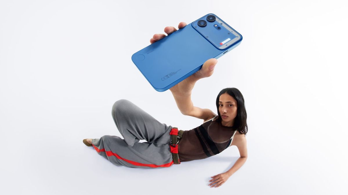 Nothing Phone (4b) è il nuovo smartphone della casa londinese