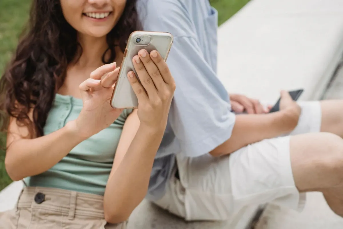 Hinge lancia Signals, la nuova funzione pensata per valorizzare riflessione, autenticità e impegno nelle relazioni tra gli utenti dell’app