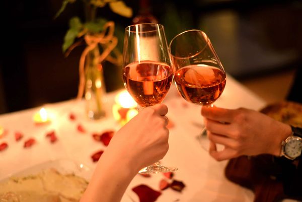 A San Valentino il dating online esce dalle app: sempre più italiani trasformano un match in un primo appuntamento
