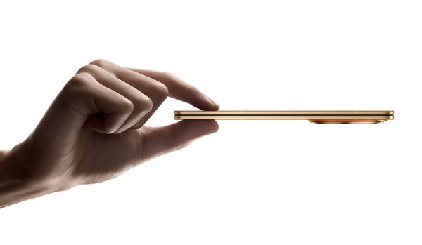 OPPO Find N6: il pieghevole senza piega visibile arriva con AI integrata e display flat
