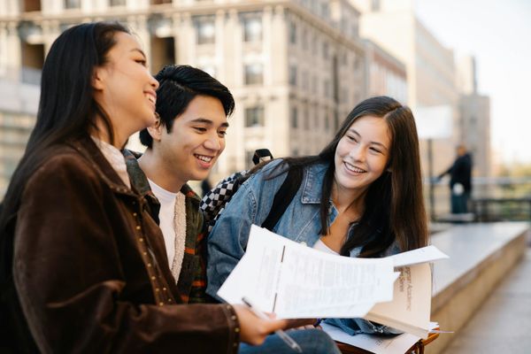Studenti italiani alle prese con la preparazione ai test universitari