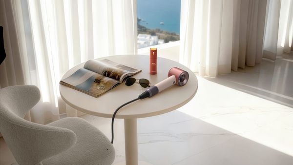 Dyson Supersonic Travel, il phon compatto e intelligente progettato per asciugatura rapida e styling perfetto in viaggio