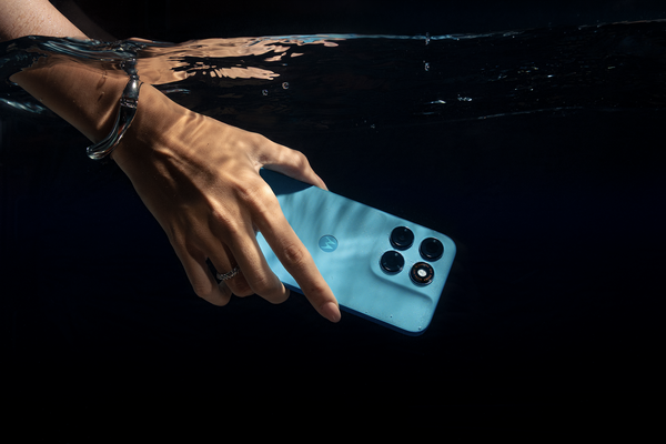 Motorola moto g87 è il nuovo smartphone della serie Moto G con fotocamera principale da 200 MP, display OLED ad alta luminosità e funzionalità AI avanzate