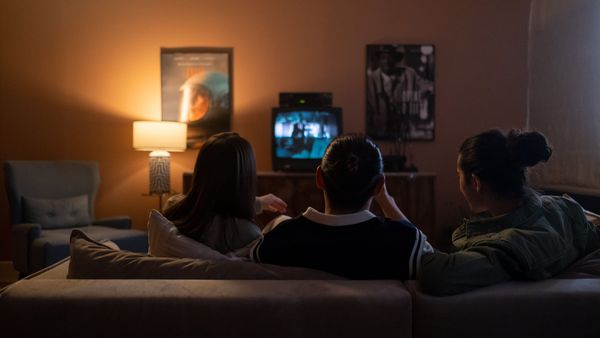 Streaming, è boom di abbonamenti in Italia: Netflix e Pay TV entrano nelle spese fisse delle famiglie