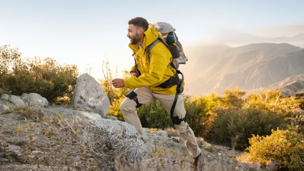 Hypershell X Series è il nuovo esoscheletro intelligente, progettato per ridurre lo sforzo fisico durante escursioni, trekking e attività outdoor