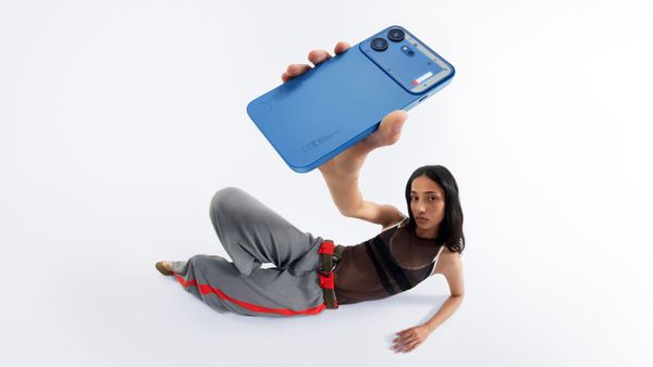 Nothing Phone (4b) è il nuovo smartphone della casa londinese