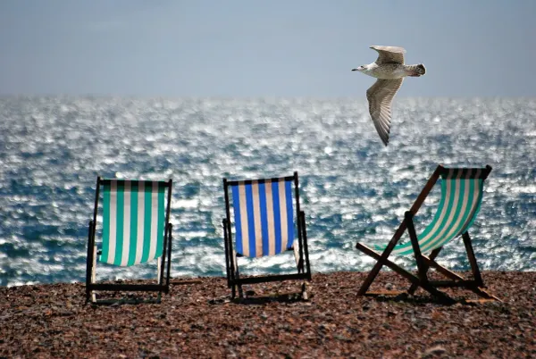 Il caro vita spinge sempre più italiani a scegliere staycation, attività domestiche e momenti di qualità in famiglia durante l’estate
