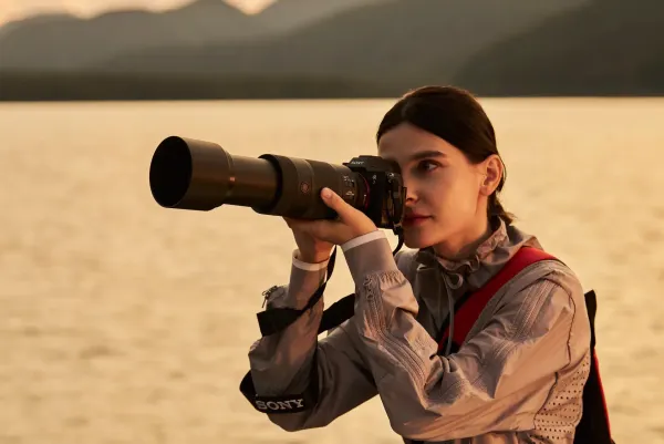 Sony FE 100-400mm F5,6-8 OSS, il nuovo super teleobiettivo zoom pensato per fotografia naturalistica, sportiva e outdoor