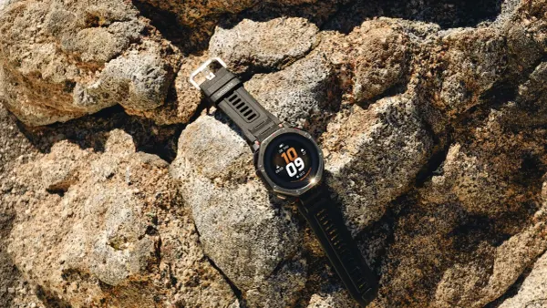 Amazfit presenta il primo smartwatch sportivo al mondo con doppia alimentazione solare e display AMOLED