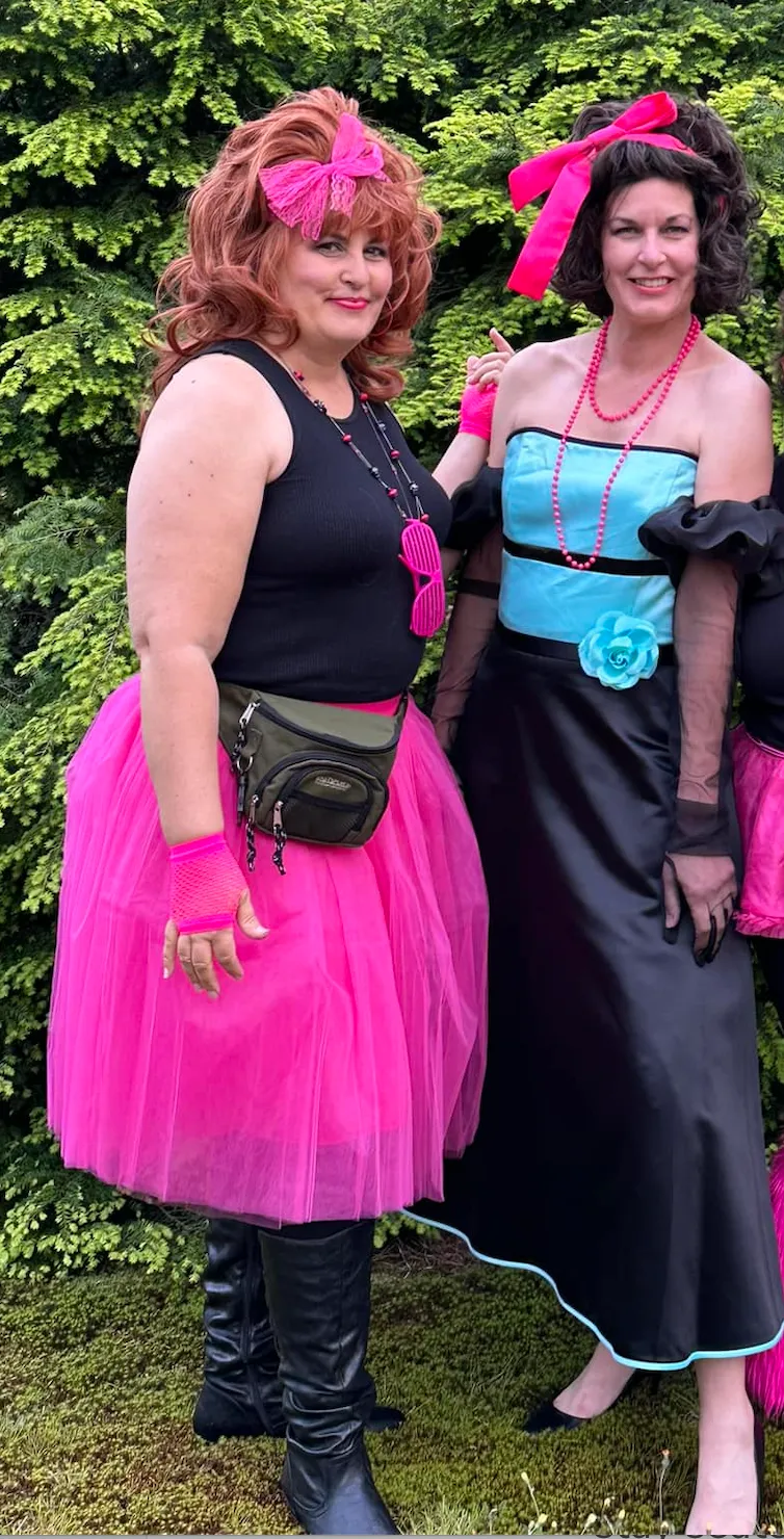 Jennifer (left) and her sister Juli (right)