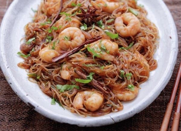 Taste from Afar: Thai Noodles with Cinnamon & Prawns