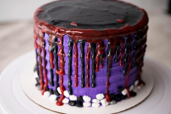 Scare Up a Sweet, Thrilling Treat With This Halloween Cake
