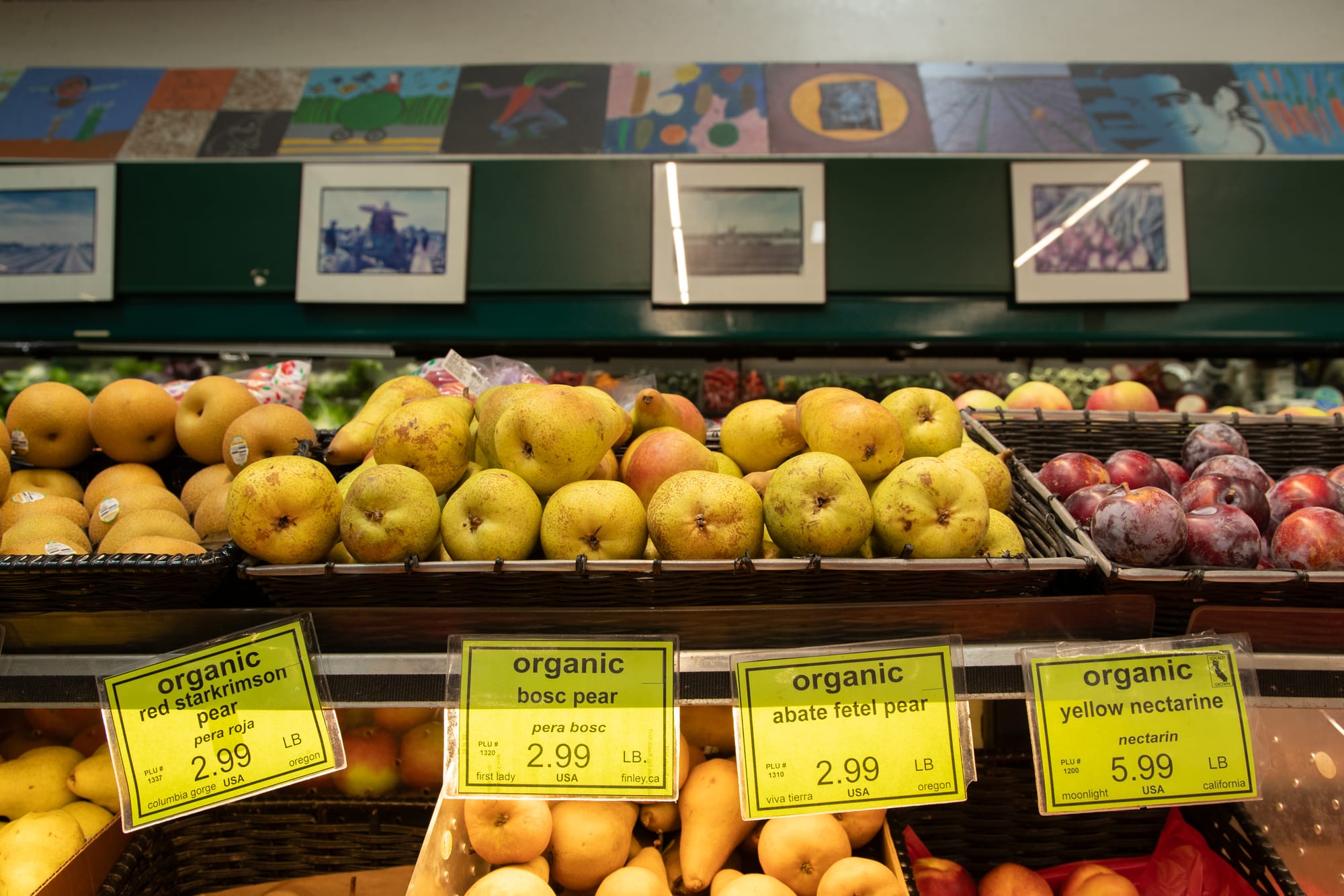 organic pears on a shelf in a grocery store