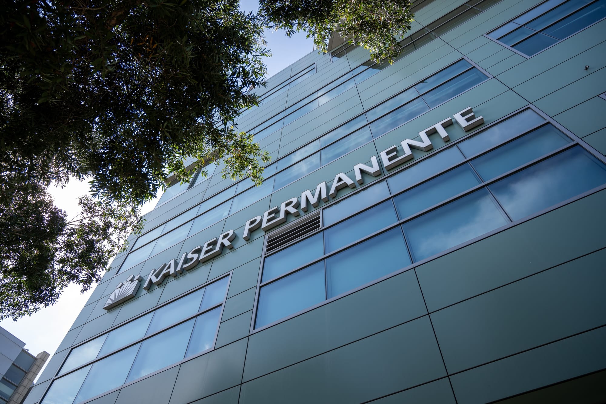 a sleek facade of a building that reads 'Kaiser Permanente'
